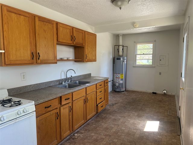706 E 21st Street Place S, Newton, IA 50208
