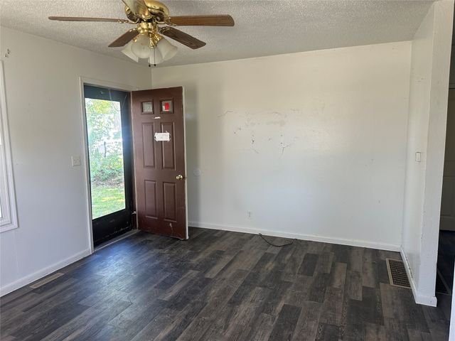706 E 21st Street Place S, Newton, IA 50208