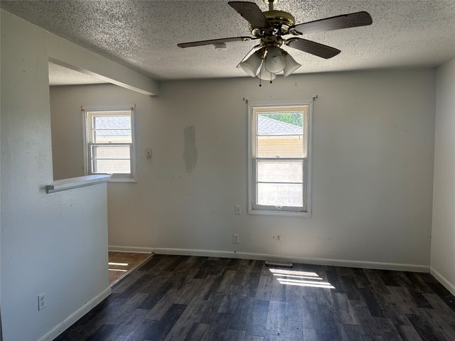706 E 21st Street Place S, Newton, IA 50208