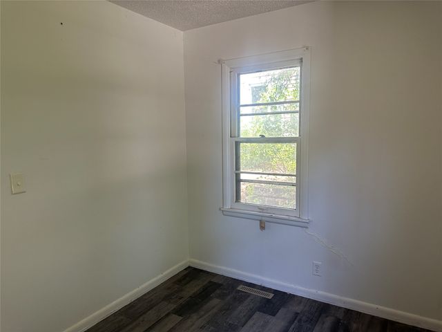 706 E 21st Street Place S, Newton, IA 50208