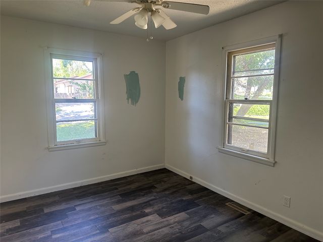 706 E 21st Street Place S, Newton, IA 50208