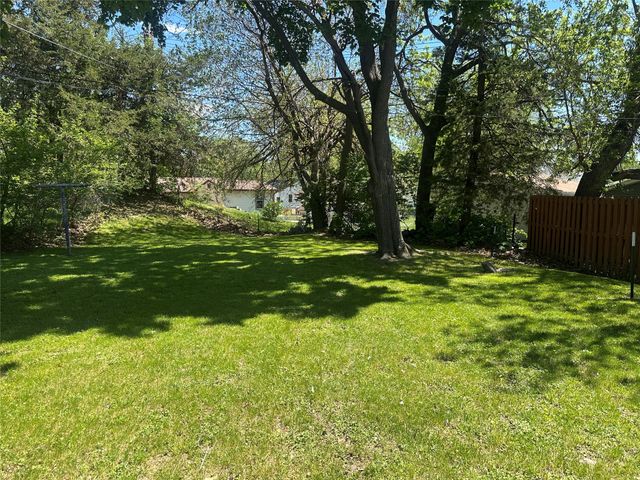 706 E 21st Street Place S, Newton, IA 50208