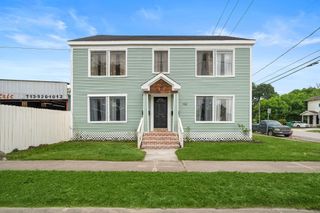 102 S Lockwood Drive, Houston, TX 77011