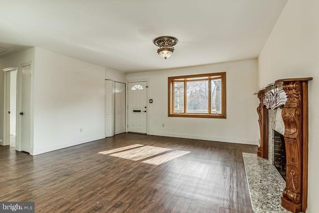 6306 YELLOWSTONE DR, Alexandria, VA 22312