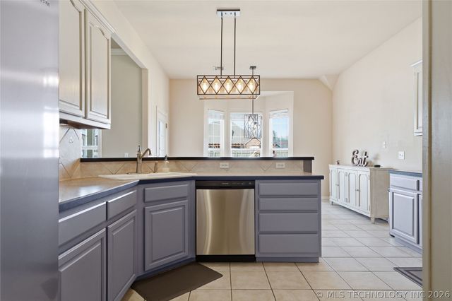 21621 E 105th Street S, Broken Arrow, OK 74014