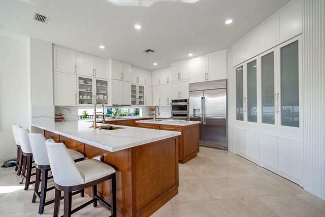 2530 NE 31ST Court, Lighthouse Point, FL 33064
