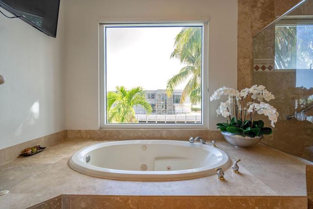 2530 NE 31ST Court, Lighthouse Point, FL 33064