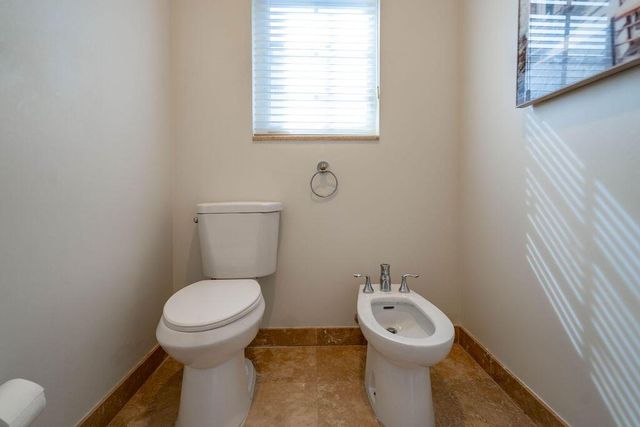 2530 NE 31ST Court, Lighthouse Point, FL 33064