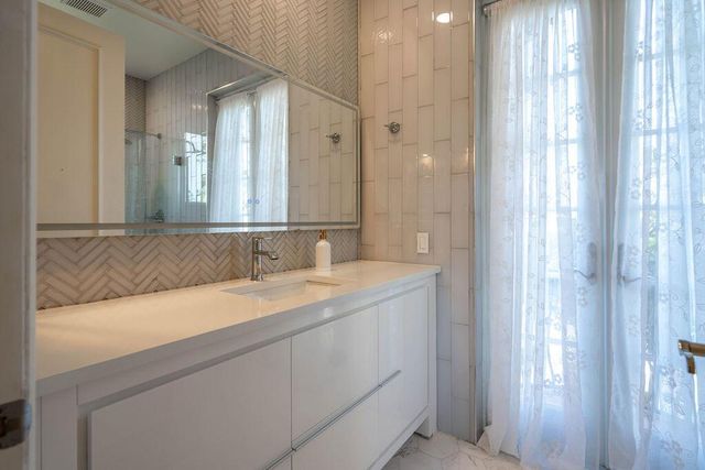 2530 NE 31ST Court, Lighthouse Point, FL 33064