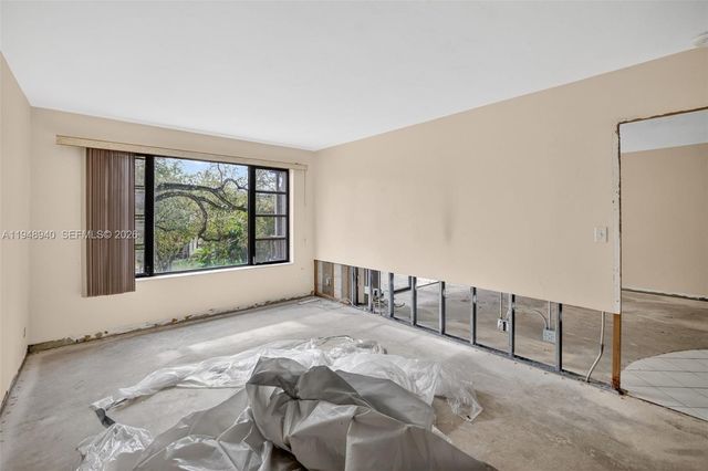 6060 S Falls Cir Dr 306, Lauderhill, FL 33319