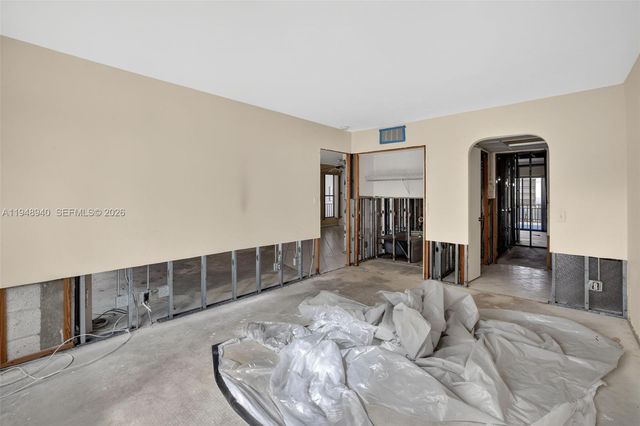 6060 S Falls Cir Dr 306, Lauderhill, FL 33319