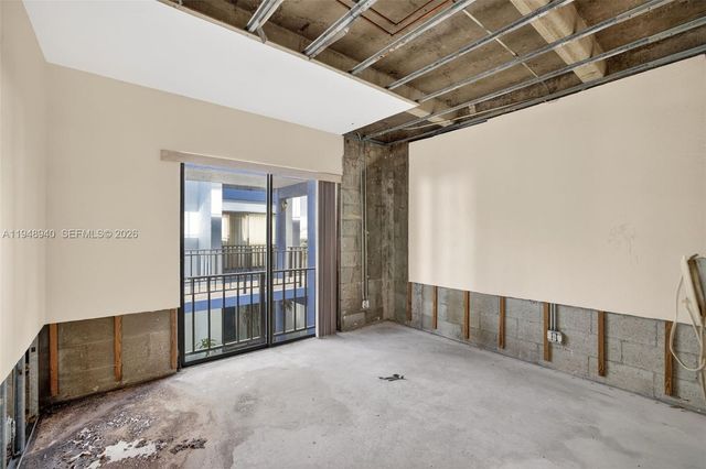 6060 S Falls Cir Dr 306, Lauderhill, FL 33319