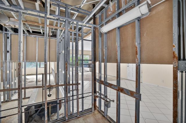 6060 S Falls Cir Dr 306, Lauderhill, FL 33319