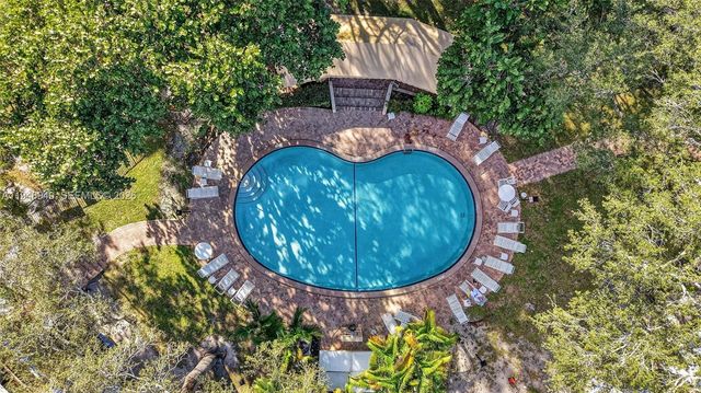 6060 S Falls Cir Dr 306, Lauderhill, FL 33319