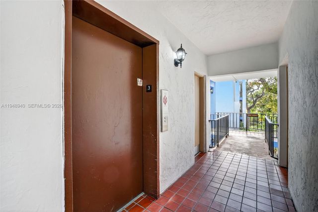 6060 S Falls Cir Dr 306, Lauderhill, FL 33319