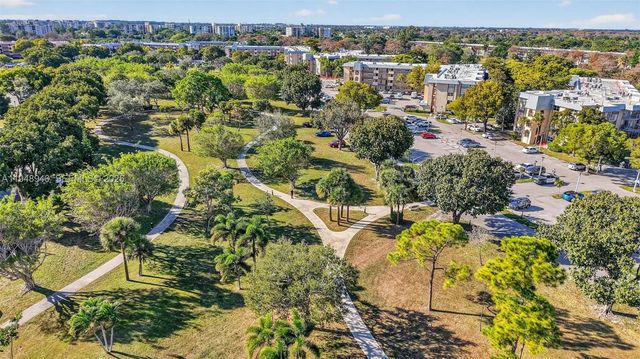 6060 S Falls Cir Dr 306, Lauderhill, FL 33319