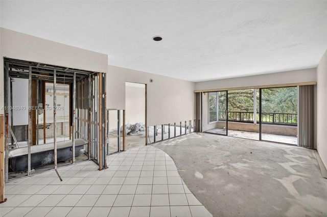 6060 S Falls Cir Dr 306, Lauderhill, FL 33319