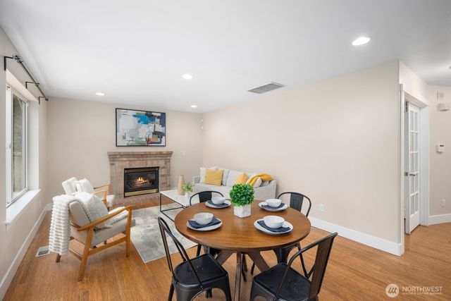 706 Bremerton Place NE, Renton, WA 98059