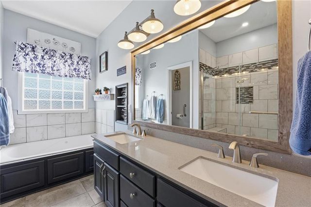 915 N Cochise Drive, Independence, MO 64056