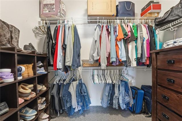 915 N Cochise Drive, Independence, MO 64056