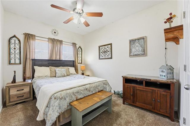 915 N Cochise Drive, Independence, MO 64056