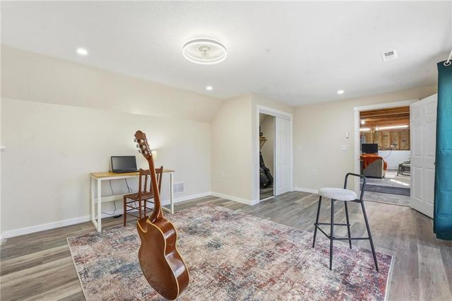 915 N Cochise Drive, Independence, MO 64056