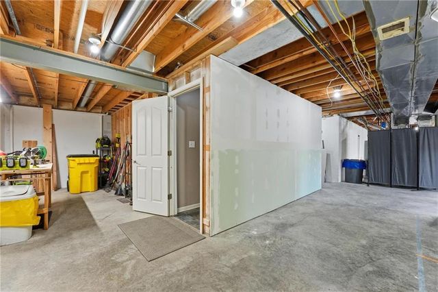 915 N Cochise Drive, Independence, MO 64056