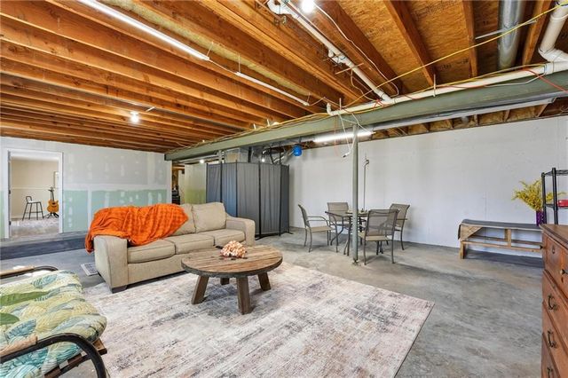 915 N Cochise Drive, Independence, MO 64056