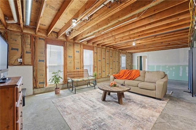 915 N Cochise Drive, Independence, MO 64056