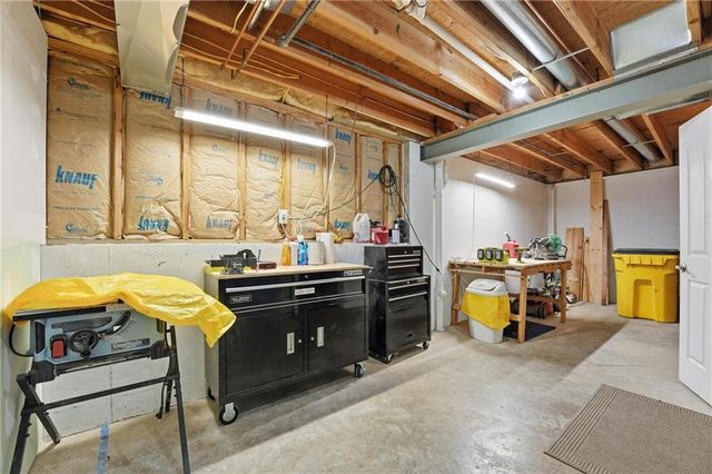 915 N Cochise Drive, Independence, MO 64056