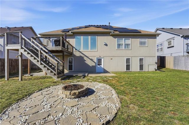 915 N Cochise Drive, Independence, MO 64056