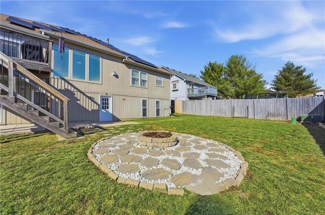 915 N Cochise Drive, Independence, MO 64056