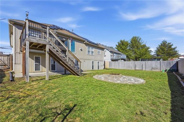 915 N Cochise Drive, Independence, MO 64056