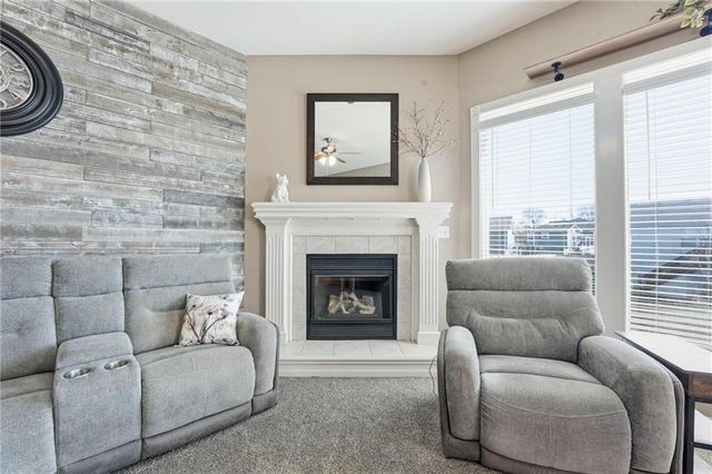 915 N Cochise Drive, Independence, MO 64056