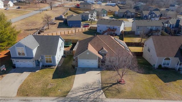 915 N Cochise Drive, Independence, MO 64056