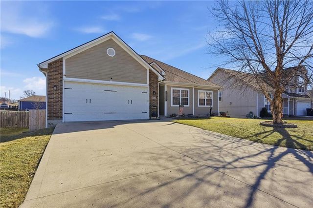 915 N Cochise Drive, Independence, MO 64056