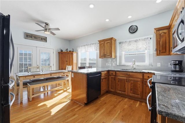 915 N Cochise Drive, Independence, MO 64056