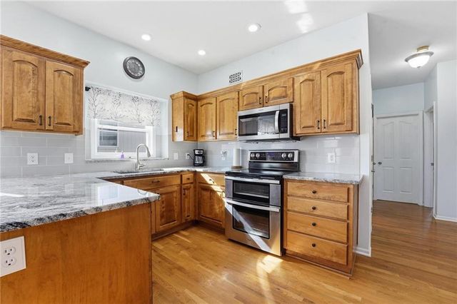 915 N Cochise Drive, Independence, MO 64056