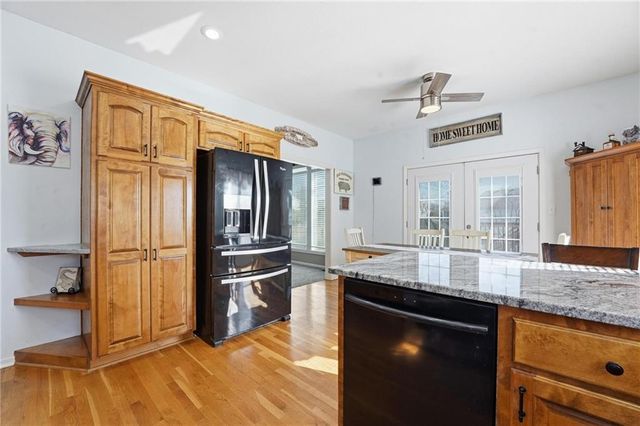 915 N Cochise Drive, Independence, MO 64056