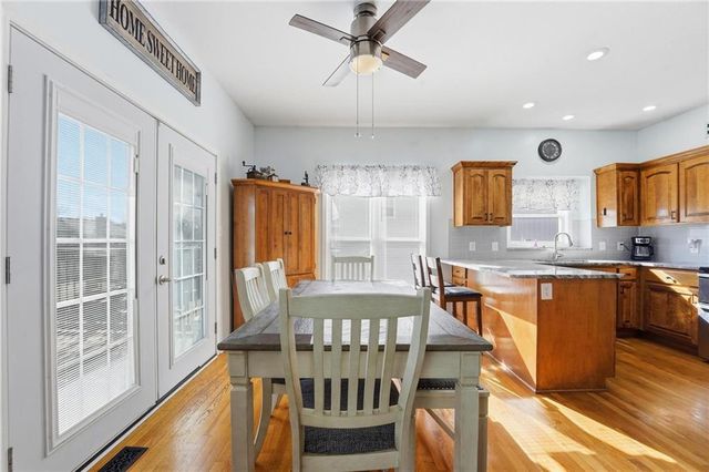 915 N Cochise Drive, Independence, MO 64056