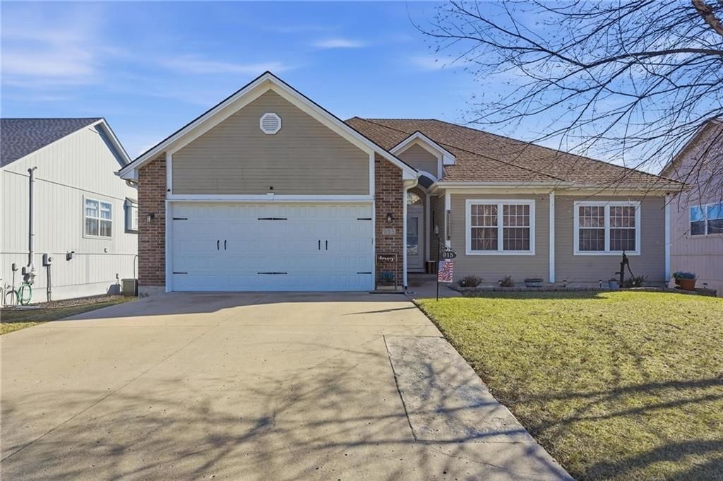 915 N Cochise Drive, Independence, MO 64056