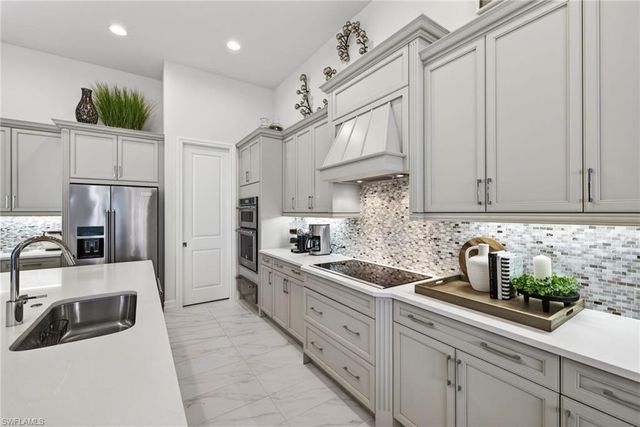 14179 Charthouse CT, Naples, FL 34114