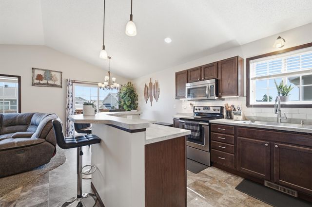 1034 29th Avenue W, West Fargo, ND 58078