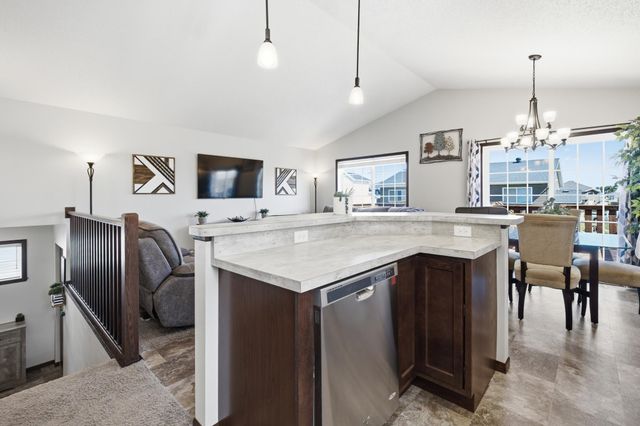 1034 29th Avenue W, West Fargo, ND 58078
