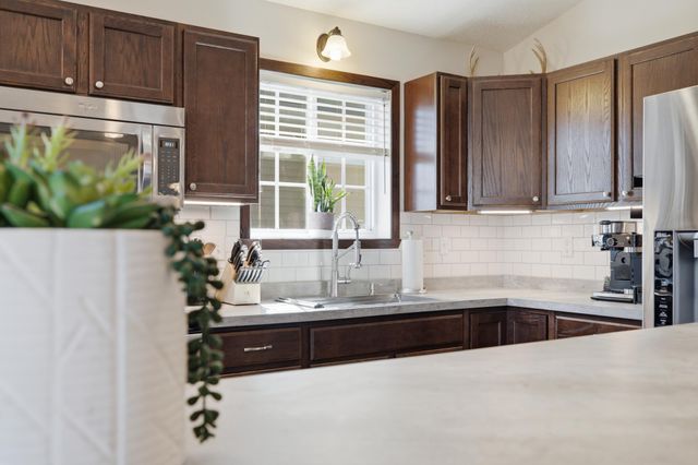1034 29th Avenue W, West Fargo, ND 58078