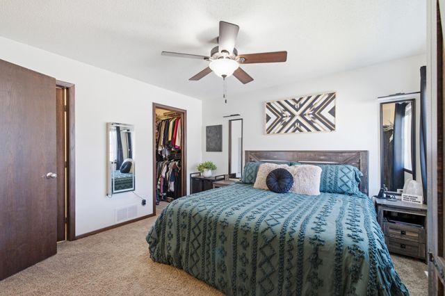 1034 29th Avenue W, West Fargo, ND 58078