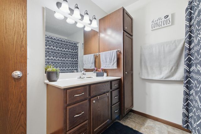 1034 29th Avenue W, West Fargo, ND 58078