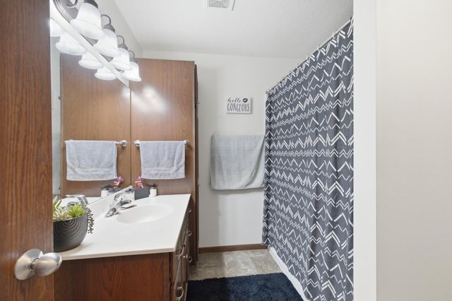 1034 29th Avenue W, West Fargo, ND 58078