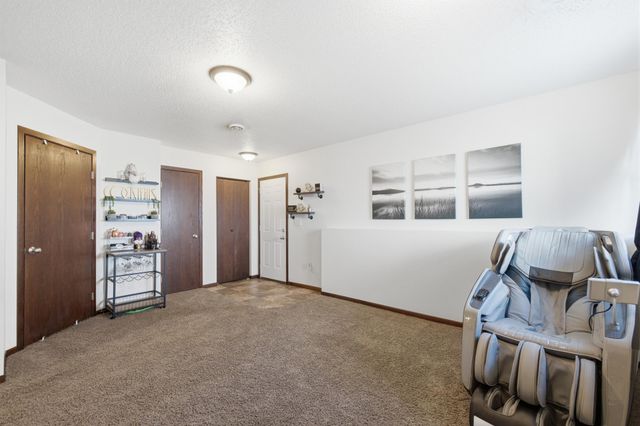 1034 29th Avenue W, West Fargo, ND 58078