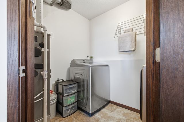 1034 29th Avenue W, West Fargo, ND 58078